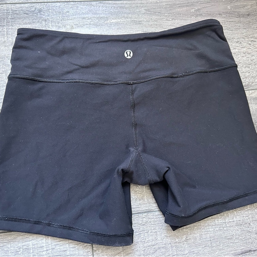 Lululemon Reverse Groove Short - Picture 3 of 7